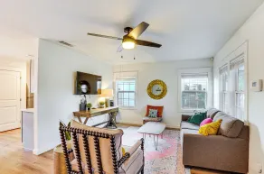 Chic Home ~ 2 Mi to TTU w/ Grill & Yard in Lubbock - Innenbereich