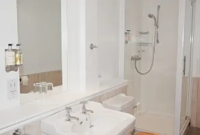The Punch Bowl Inn - Bathroom