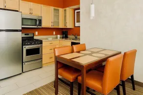 MainStay Suites Appleton Airport - Fox River Mall Area - Chambre