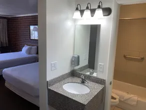 Days Inn by Wyndham Lake Point - Salle de bain