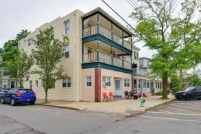 Walk to Downtown & Beach: Ocean Grove Apartment! - Intérieur