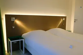 Corbie Lommel Ring - Room