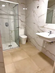 PALOMERAS Coliving & Coworking - Badezimmer