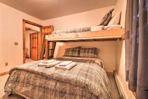 Ludlow Home w/ Hot Tub, Near Okemo Resort! - Innenbereich