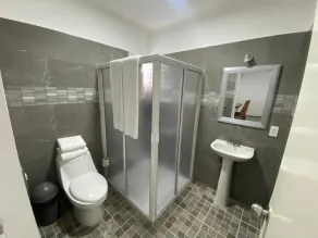 Blue Inn Hotel & Suites - Bathroom