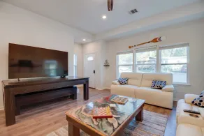 2 Mi to Lake Conroe! Game-ready Group Retreat - Interior