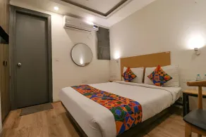 Hotel The Chaitanya Rohini sector 18 Metro station - Room