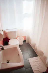 HI San Francisco Downtown Hostel - Bathroom