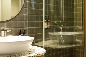 Tints of Blue Hotel - Badezimmer