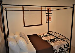 Arhaus 3 experience a chic and inviting accommodation in Grand Forks - Zimmer