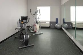 Holiday Inn Express Hotel & Suites Bloomington-Normal University Area by IHG - Salle de remise en forme