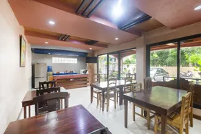 RedDoorz at Coco Grove Tourist Inn - Restaurante