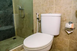 Homey And Serene 2Br At Great Western Resort Apartment - Badeværelse