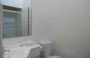 Burkes Hotel Motel - Baño