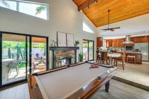 Walk to Lagoon! Luxe Coastal Escape w/ Pool Table - Interiør