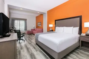 La Quinta by Wyndham Fredericksburg - Room