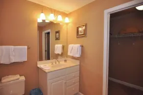 25019 Crow Creek Drive - Badrum