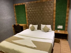 Hotel Riva International - Near Nesco Center - Room