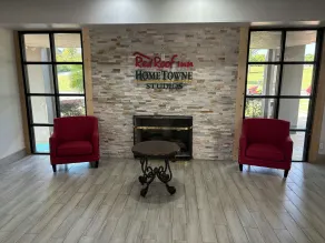 HomeTowne Studios by Red Roof Birmingham - Highway 280 - Lobby-lounge