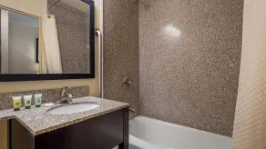 Days Inn by Wyndham St. Charles IL - Salle de bain