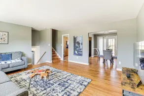 4 Mi to Northwest Stadium: Inviting Home! - Interior