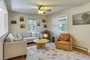 Tranquil Catskills Home w/ Creek & Fire Pits - Innenbereich