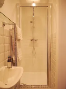 Guestling Hall Hotel - Bathroom