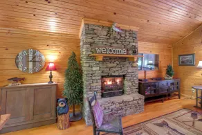 Roomy Riverfront 'trout Valley Cabin' w/ Porch! - Innenbereich