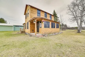 Railroad Bunkhouse in Mackinaw City, 3 Mi to Beach - Interior