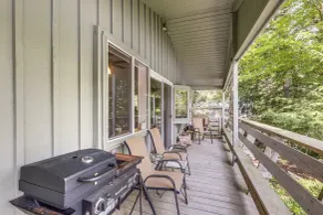 Lakefront Home w/ Decks & Views in Newbury - Interiör