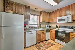 Cabin-Style Condo w/ Deck Near Angel Fire Resort - Interiør
