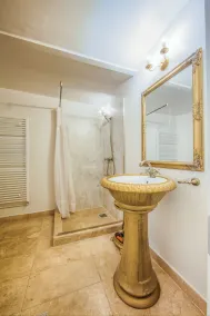 Residence Central Annapolis - Bathroom