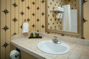 Plaza Inn & Suites at Ashland Creek - Salle de bain