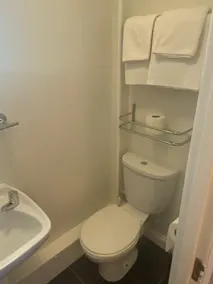 Landguard Lodge - Baño