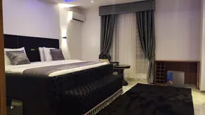 Queens Court Hotel - Room
