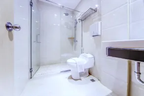Batam City Hotel - Bathroom