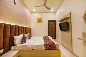 Hotel Seventh Heaven I Britannia Chowk Delhi I Couple Friendly I Value For Money I Free Parking Access - Room