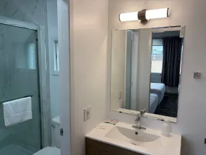 Daigle's Motel - Bathroom