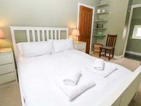 3 Painters Field - Room