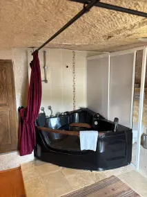 Valley Inn Cave Hotel - Bathroom