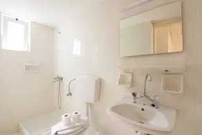 Hiona Apartments - Bathroom