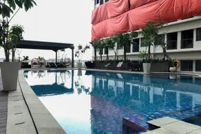 Cozy Studio at LRT City Jatibening Apartment - Piscina
