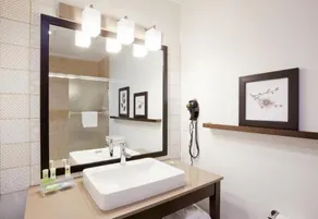 Country Inn & Suites by Radisson, Chippewa Falls, WI - Salle de bain