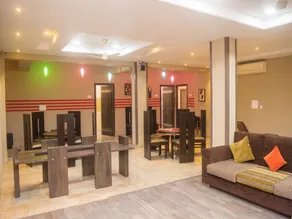 OYO 6356 Urban Guest House - Restaurante