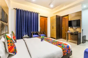 FabHotel The Maple Stays - DLF Galleria - Room