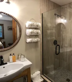 Walnut Waters Bed & Breakfast - Badezimmer