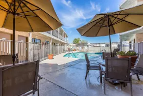 Rodeway Inn Magic Mountain Area - Piscine