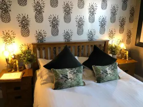 The Wheatsheaf Pub, Kitchen & Rooms - Quarto