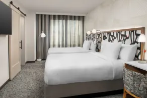 SpringHill Suites by Marriott New York Queens - Room