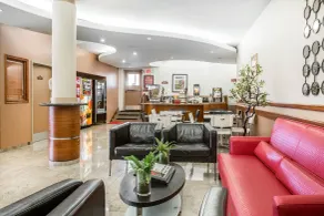 Econo Lodge - Hall